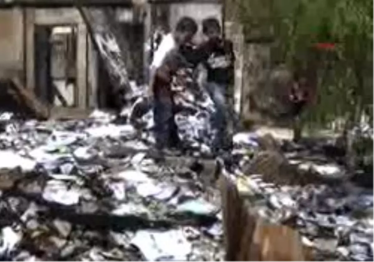 Cizreli Çocuklar Küllerin İçinde Kitap Defter Aradı