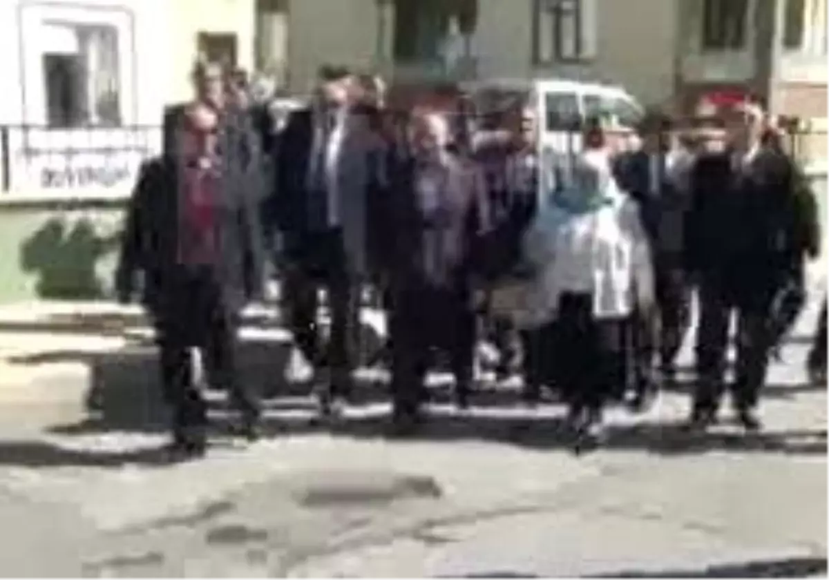 Erzincan - Bakan Yıldırım Oy Kullandı
Doğu Da Referandum Oylaması