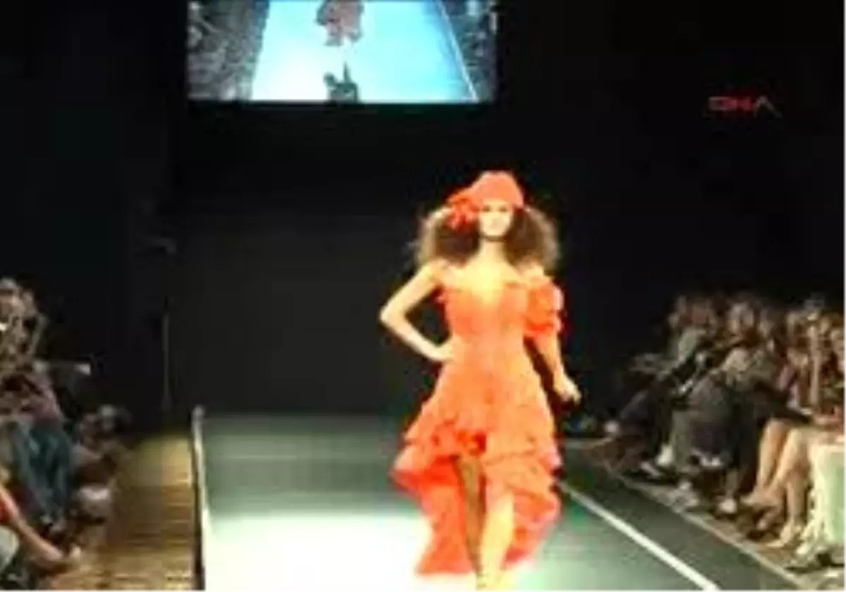 1Abd\'de Taciroğlu\'ndan \'Laleli\' Defile