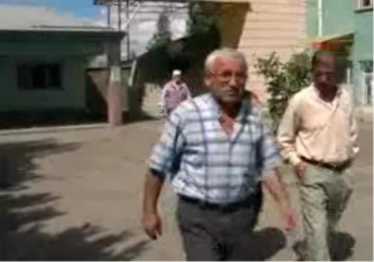 Sivas - Camide Namaz Kılarken Kalp Krizi Geçirip Öldü
Yaşlı Adamın Sık Sık Ailesine Tek İsteğinin Camide Ölmek Olduğunu Söylediği Öğrenildi.