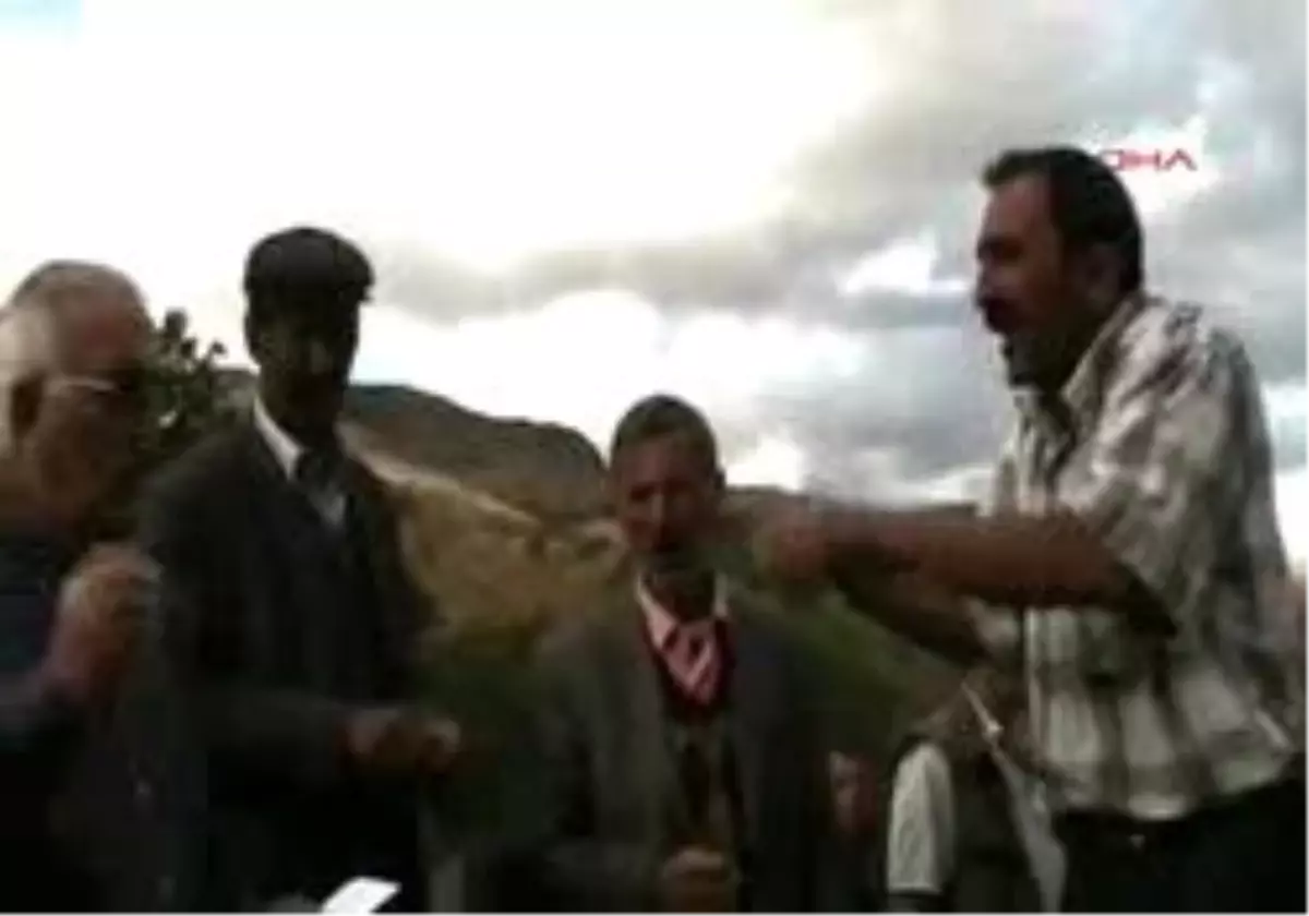 Ardahan2gürcistan Sınırında Köylülerin Yol Eylemi