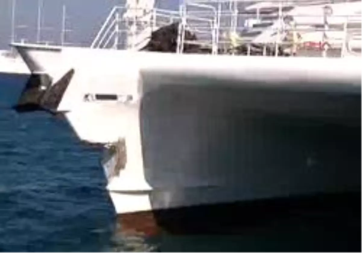 Didimekferibot Kayalıklara Çarptı: 18 Yaralı
Yunanistan\'ın Kos Adasına 210 Turist Götürüyordu