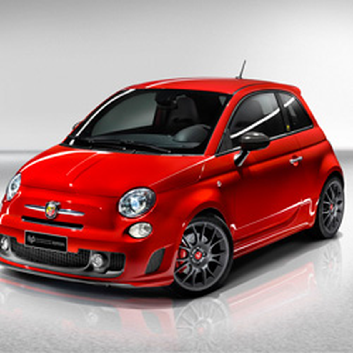 Ferrari Pilotları Abarth 695'lerini Teslim Aldı!.
