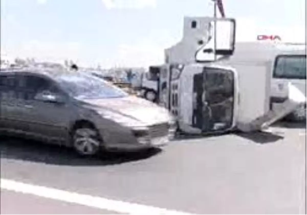 Otoyolu Kilitleyen Kaza