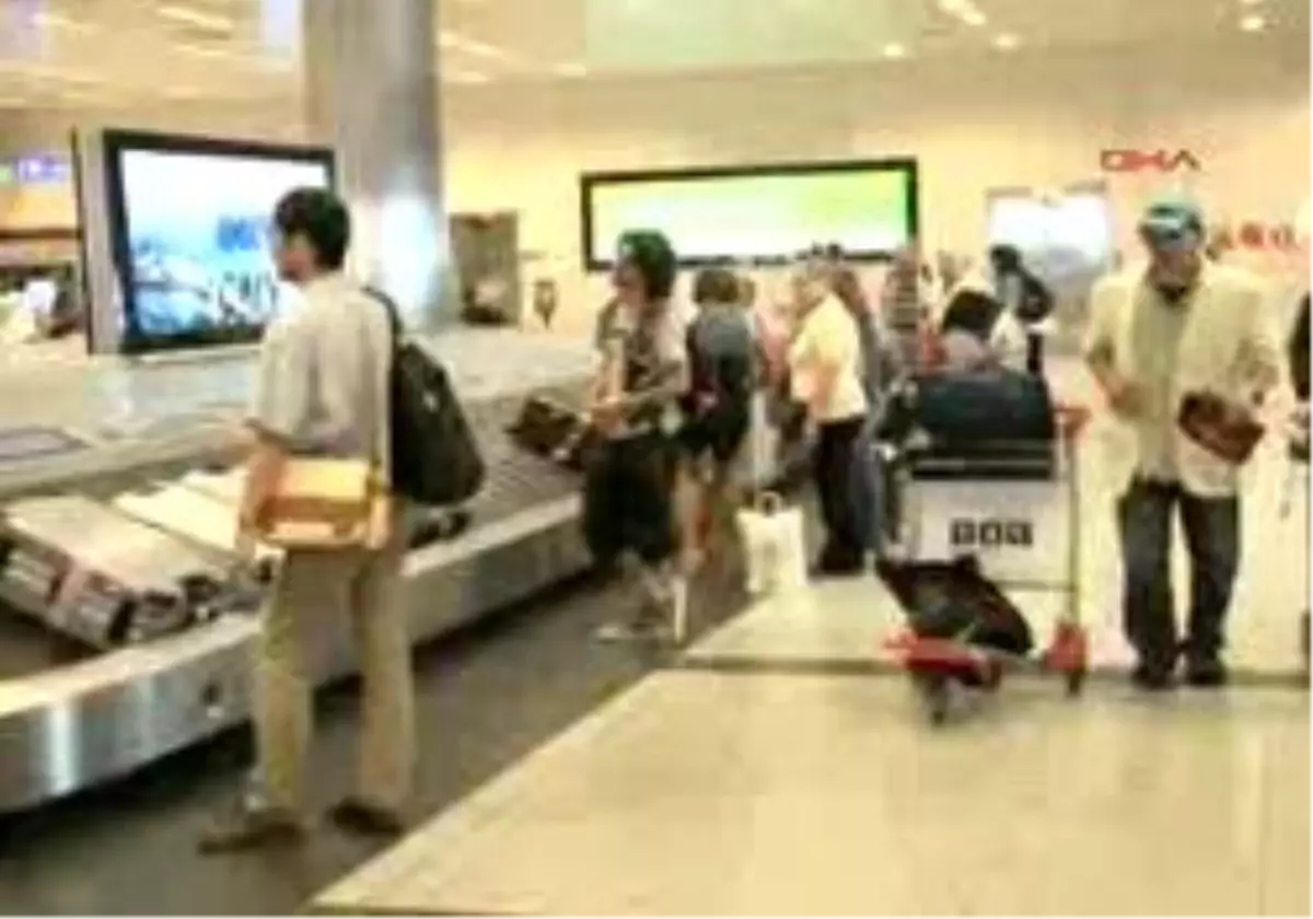 Thy Uçağı\'ndaki Esrarengiz Not, Panik Yarattı
Thy Uçağı\'ndaki Esrarengiz Not, Panik Yarattı