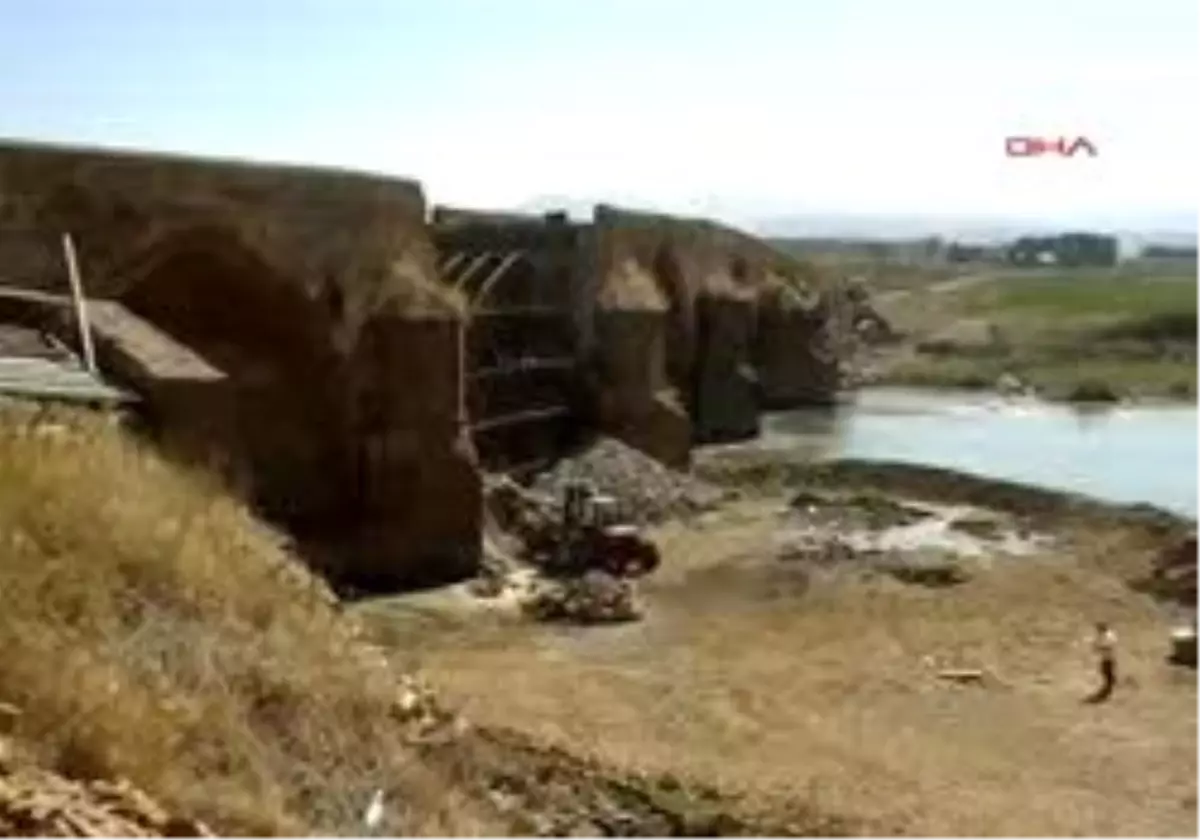 Erzurum - Mostar\'ı Yapanlar Çobandade\'ye Soyundu
712 Yaşındakı Köprü, Onarıma Alındı