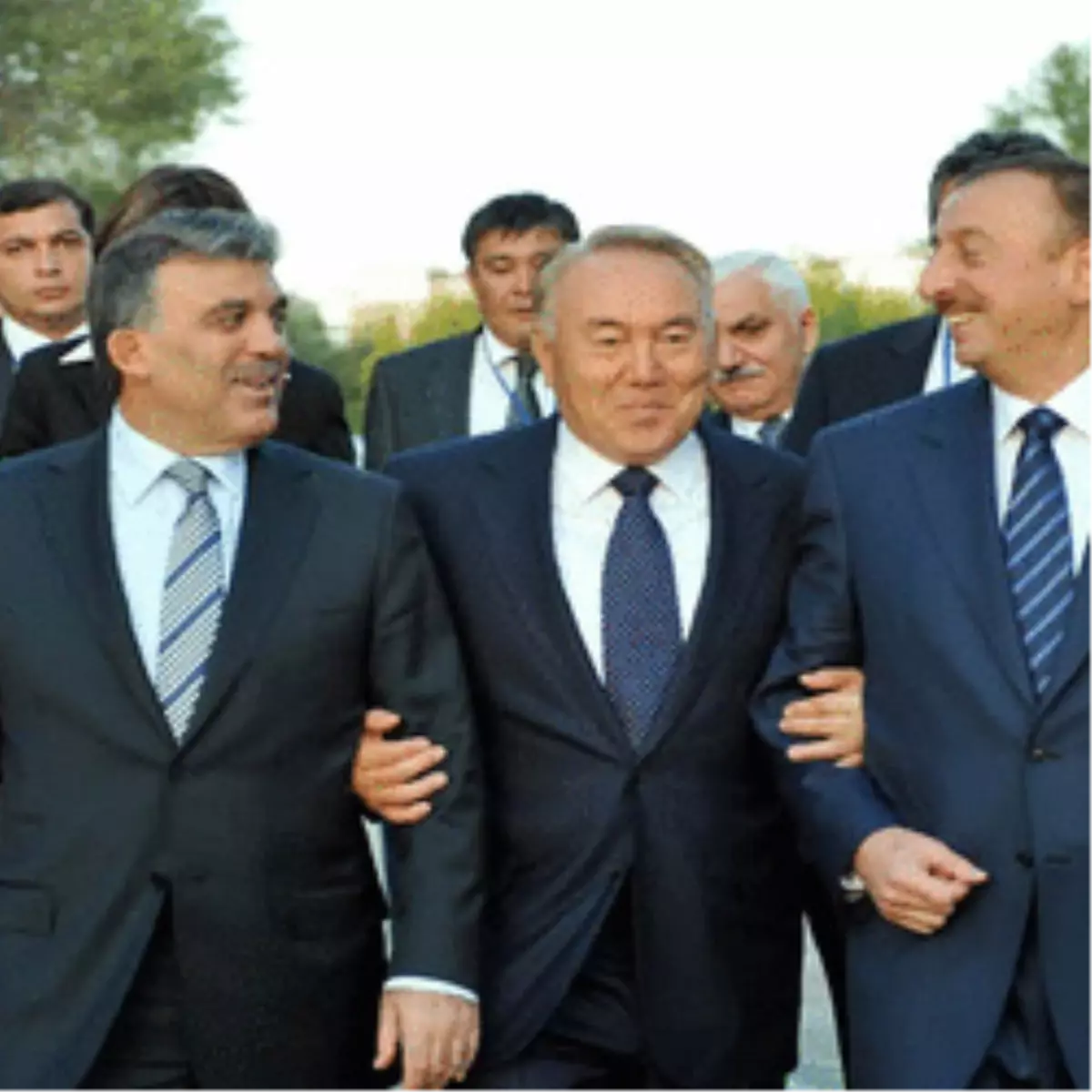 Türk Dili Zirvesinde Rusça Konuştular!