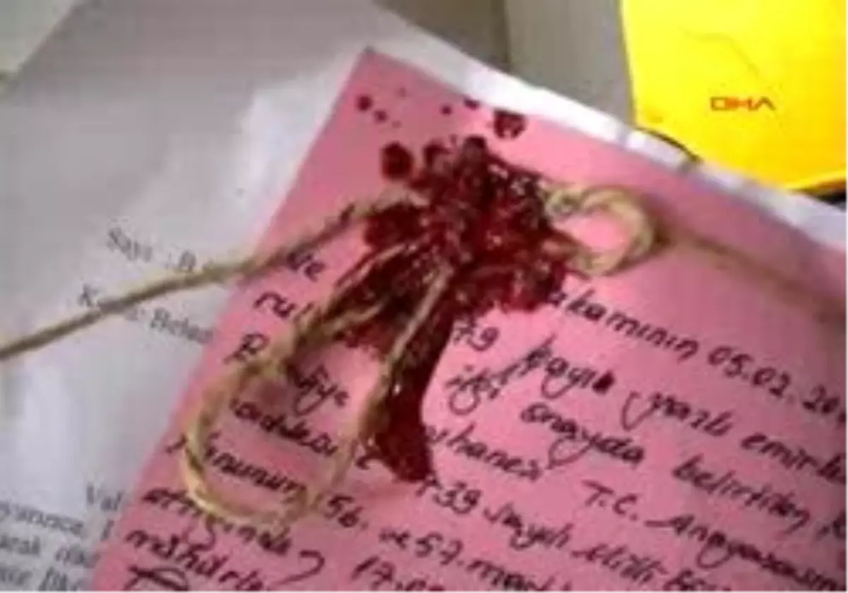 Kağızman\'da Eğitime Destek Evi Polis Tarafından Mühürlendi
 
Kağızman\'da Bdp\'li Belediyenin Desteğiyle Geçtiğimiz Yıl Açılan Eğitime Destek Evi, Yasalara Aykırı Faaliyette Bulunduğu Gerekçesiyle Polis Tarafından Mühürlendi.