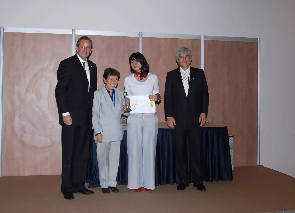 Seda Özcan, Genç Ambalaj Tasarımcısı Ödülü Aldı