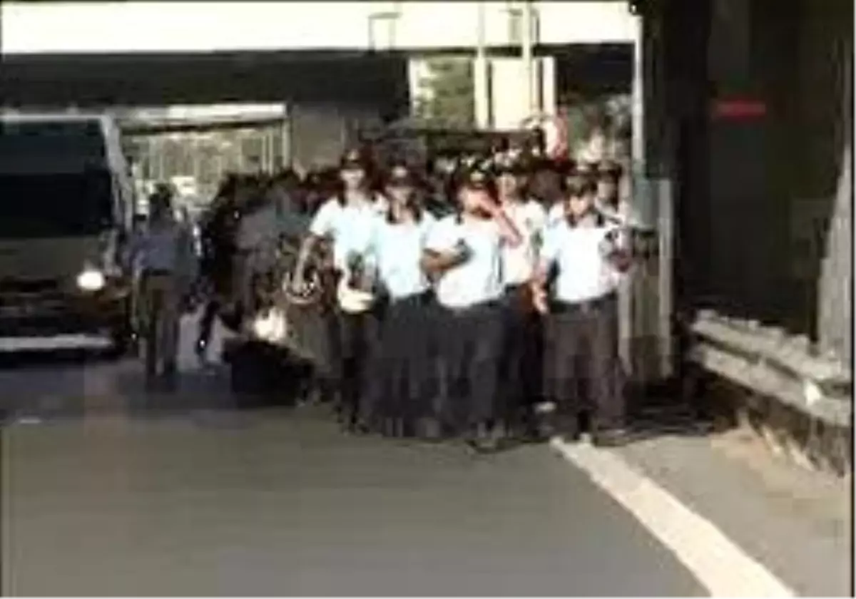 Beşiktaşlı Taraftarlar Kadıköy\'e Olaylı Gitti(2)
?