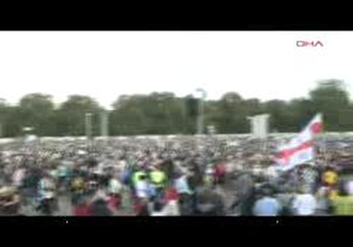 Londra'da 20 Bin Kişi Papa'ya Karşı Yürüdü