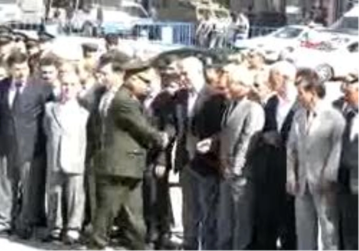 Şırnak\' Ta Gaziler Günü Törenle Kutlandı
Törene Bdp Li Belediye Başkanı Katılmadı