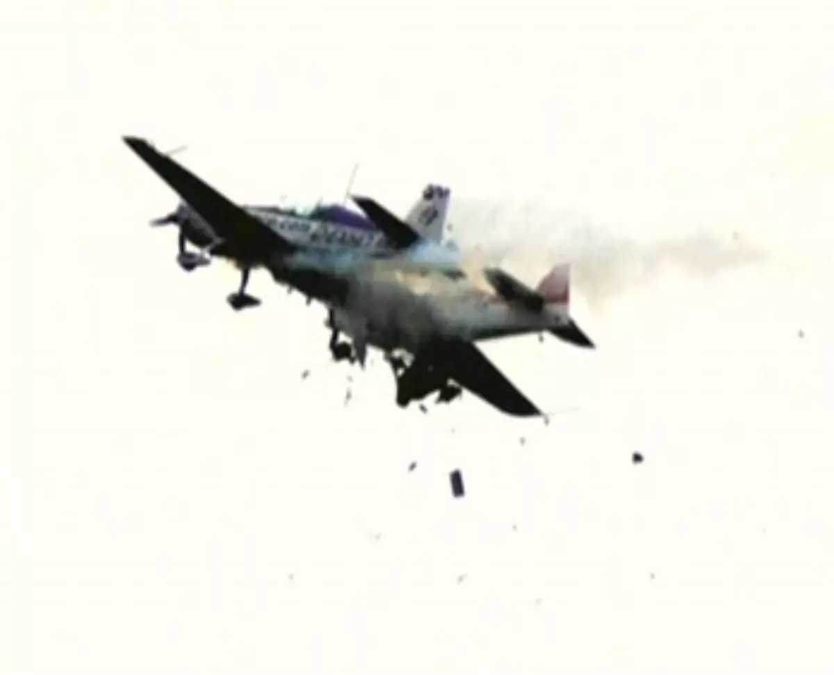 İki Gösteri Uçağı Havada Böyle Çarpıştı