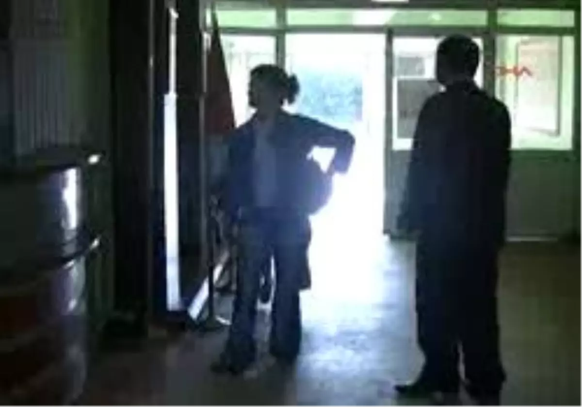 Ekhakkari\'de Sınıflar Boş Kaldı
Boykota, Bitlis Uymadı, Van Kısmen