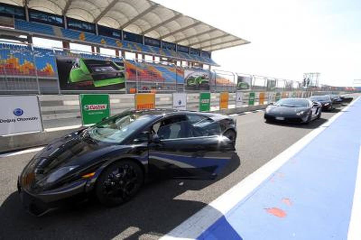 Formula 1 Pistinden
Lamborghını Gallardo Lp 570-4 Superleggera'lar Geçti…
