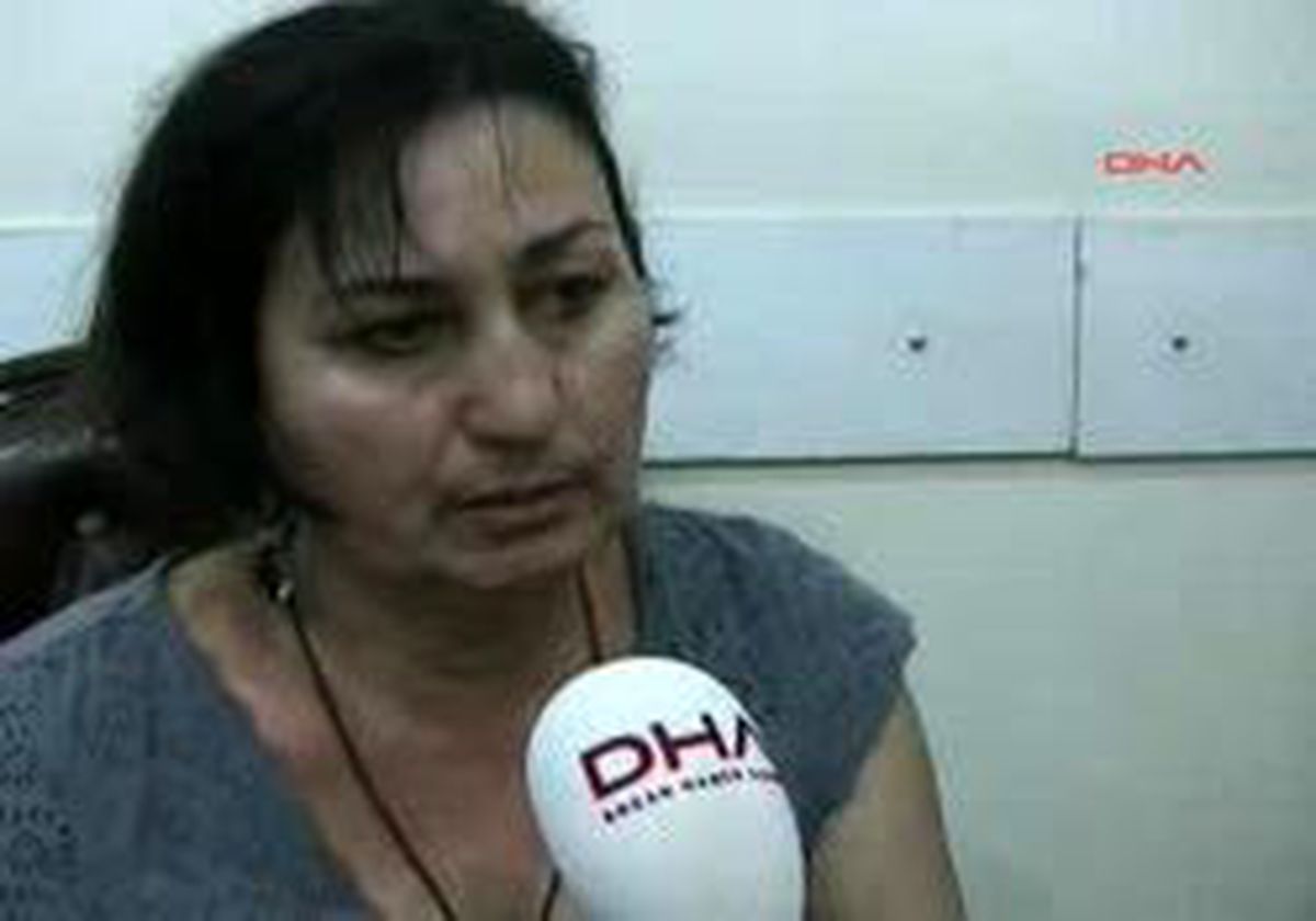 Van Ermeniler Van 'Dan Çok Mutlu Ayrılıyor
Van Gölü'nde Ki Akdamar Adası'nda Bulunan Surp Haç Kilisesi'nde 95 Yıl Aradan Sonra Yapılan Ayin, Ermenileri Mutlu Etti. Çok Olumlu Duygularla Van'dan Ayrılan Ermeniler, Vanlıların Kendilerine Çok Sıcak Davrandığını Söyledi. Ermenistan'dan Gelen Ve Gazetec