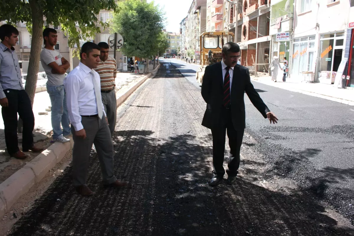 Yıllardır Asfalta Hasret Suat Baykal Caddesi Asfaltlandı

