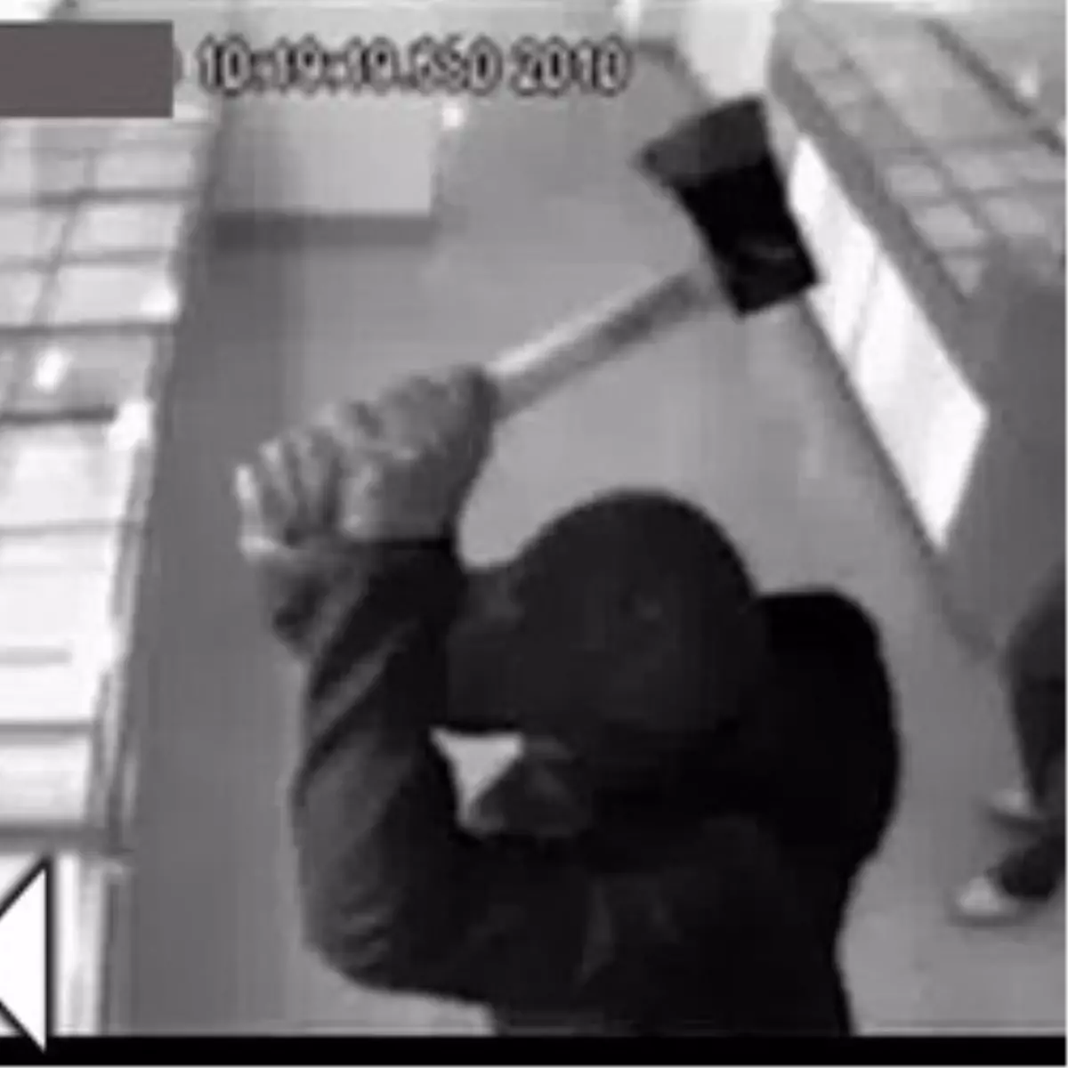 Baltayla Kuyumcu Soydular!