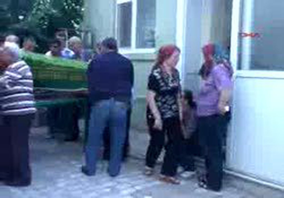 Öldürülen Travesti Toprağa Verildi