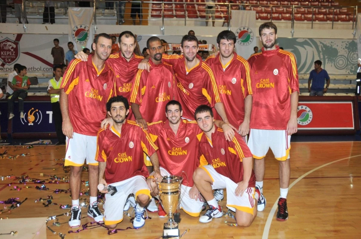 3. Rixos Cup Uluslararası Basketbol Turnuvası\'nda Kupanın Sahibi Galatasaray Cafe Crown