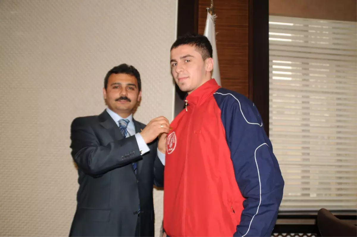 Belediye Musa Gedik’e ödül verecek
 
