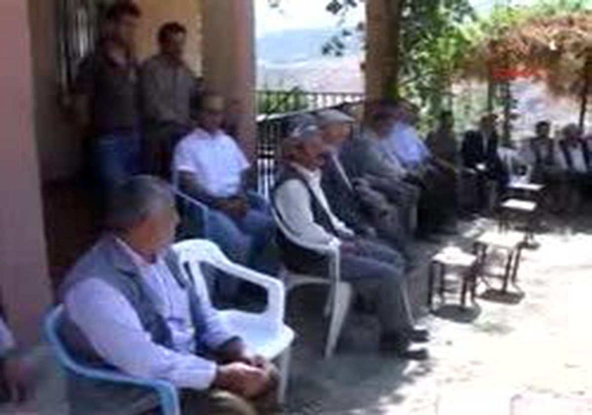 Beytüşşebap'ta Ölen Hrıstiyan Yalçın'ın Cenazesini Müslümanlar Defnetti
Papaz Ergün, Müslüman Ve Hıristiyanların Bir Arada Bulundukları Taziyede Dua Ederek, Cenazeye Katılımlarından Dolayı Teşekkür Etti.