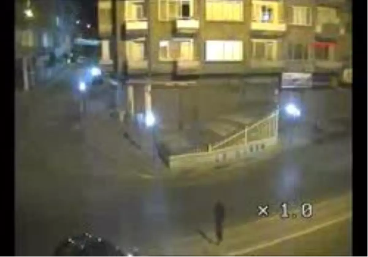 Gaziantep´Te Kazalar Saniye Saniye Görüntülendi
Mobese Kamareları, Kazaların Yanısıra Asayiş Olaylarını Da Görüntülüyor