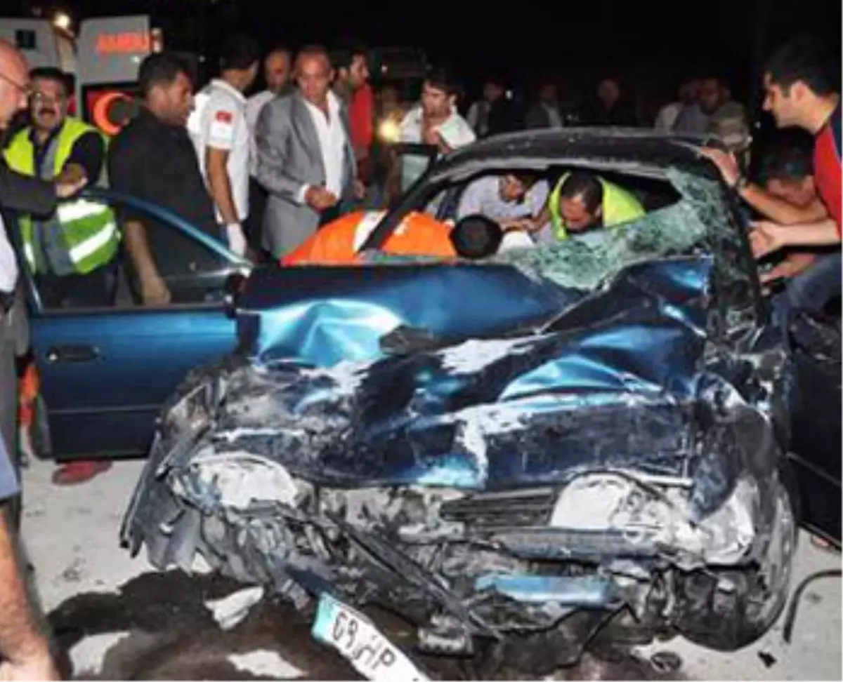 Aksaray\'da Kamyonet Önce Yayaya Sonra Otomobile Çarptı