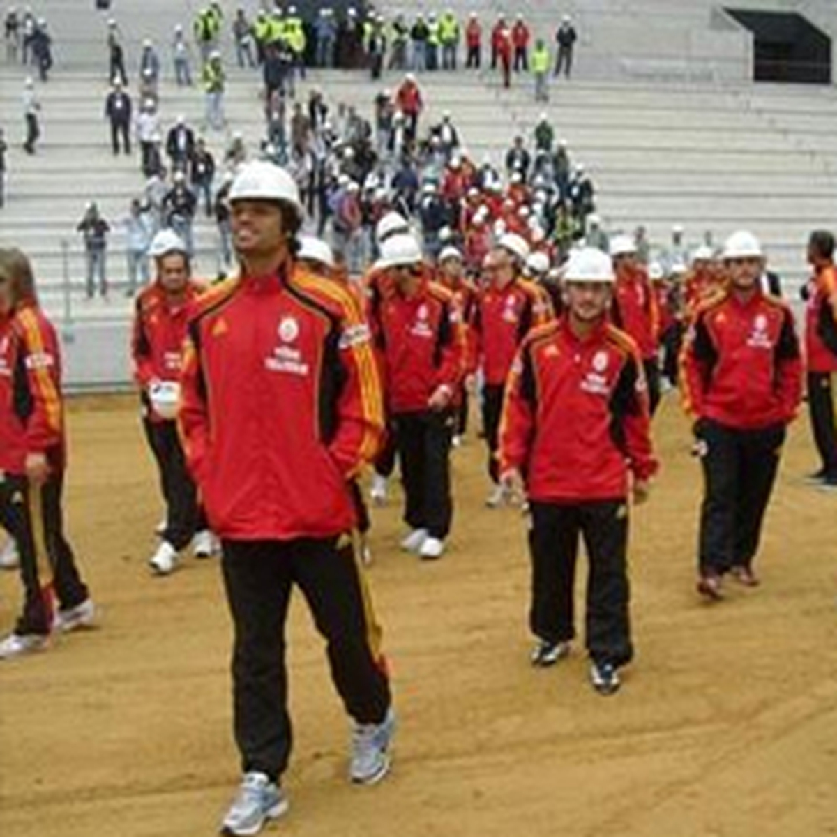 Aslan Yeni Mabedinde