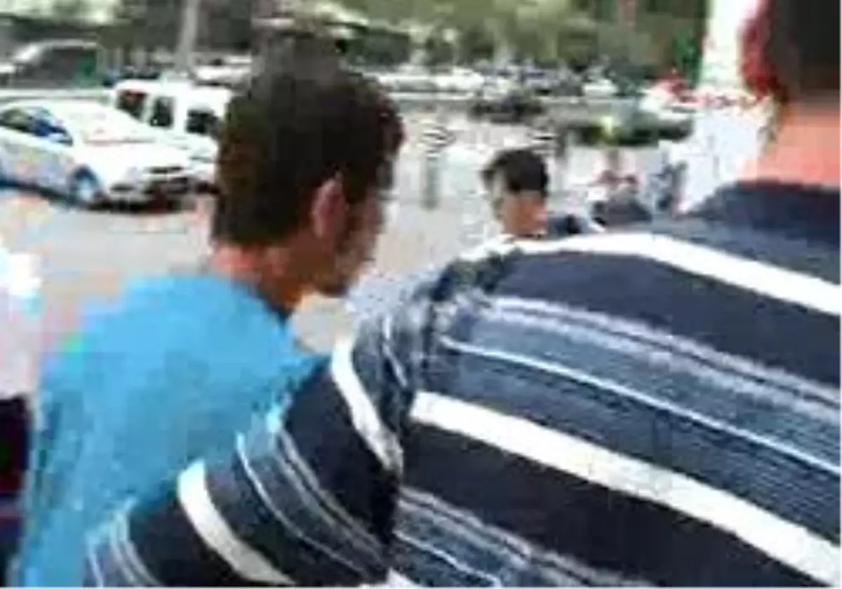 Bursa - Bıçaklı Gaspçı Cüzdandaki Parayı Az Bulunca...