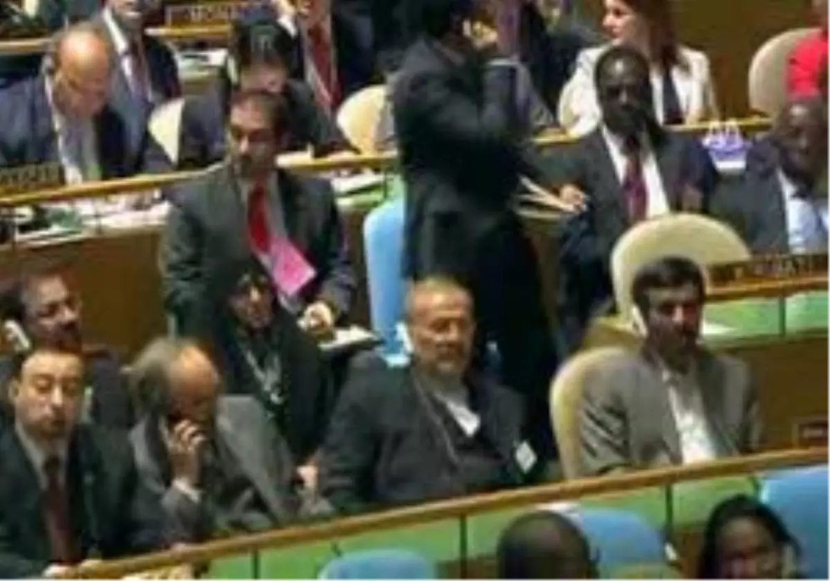 Abd\'li Heyetler Salonu Terk Etti