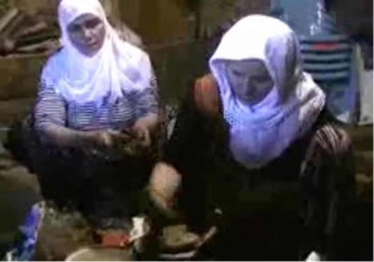 Bitlis - Mutkili 6 Çocuk Annesi Kadın Çömlek Yaparak Çocuklarını Okutuyor