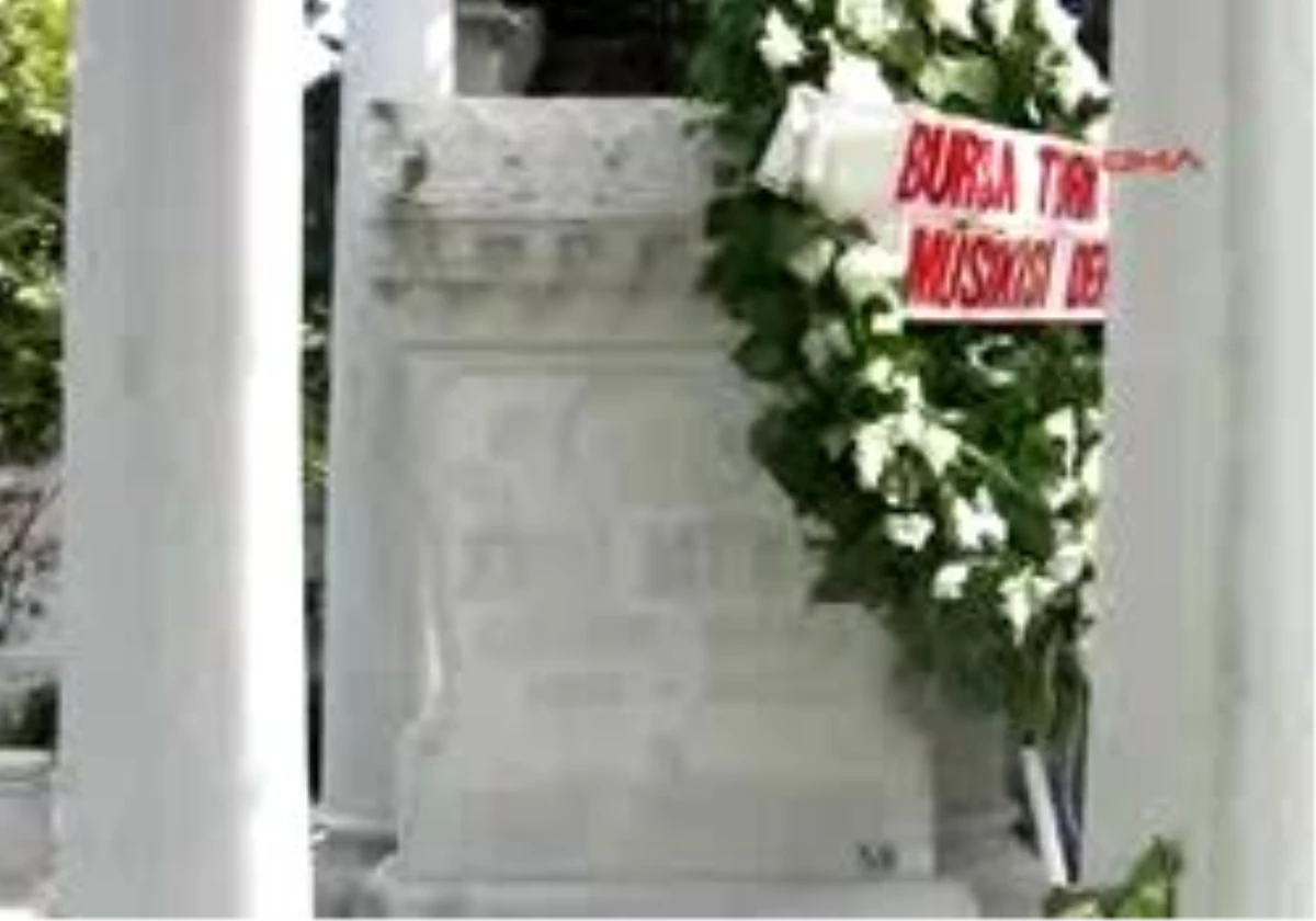 Bursa-Sanat Güneşi Ölümünün 14\'Üncü Yıldönümünde Mezarı Başında Anıldı