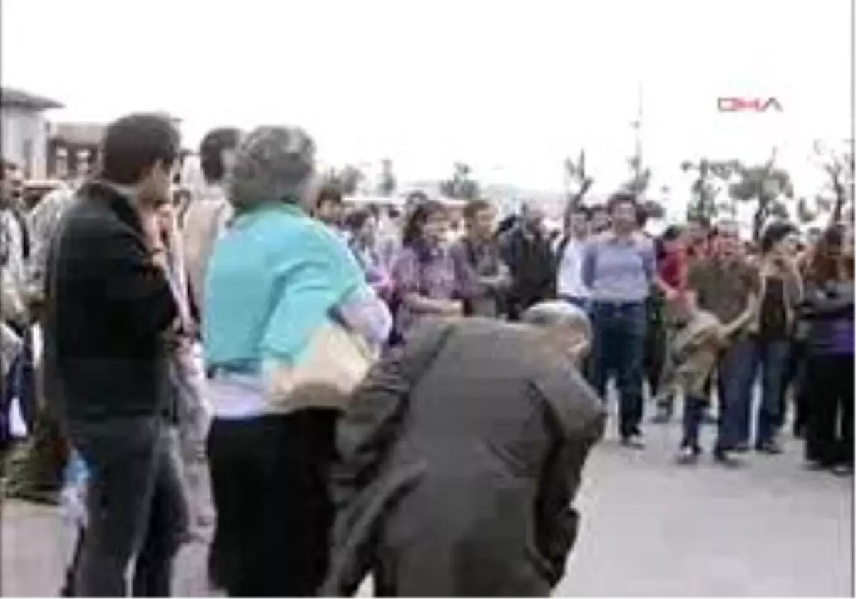 Sdp Gözaltıları Adliye Önünde Protesto Edildi.