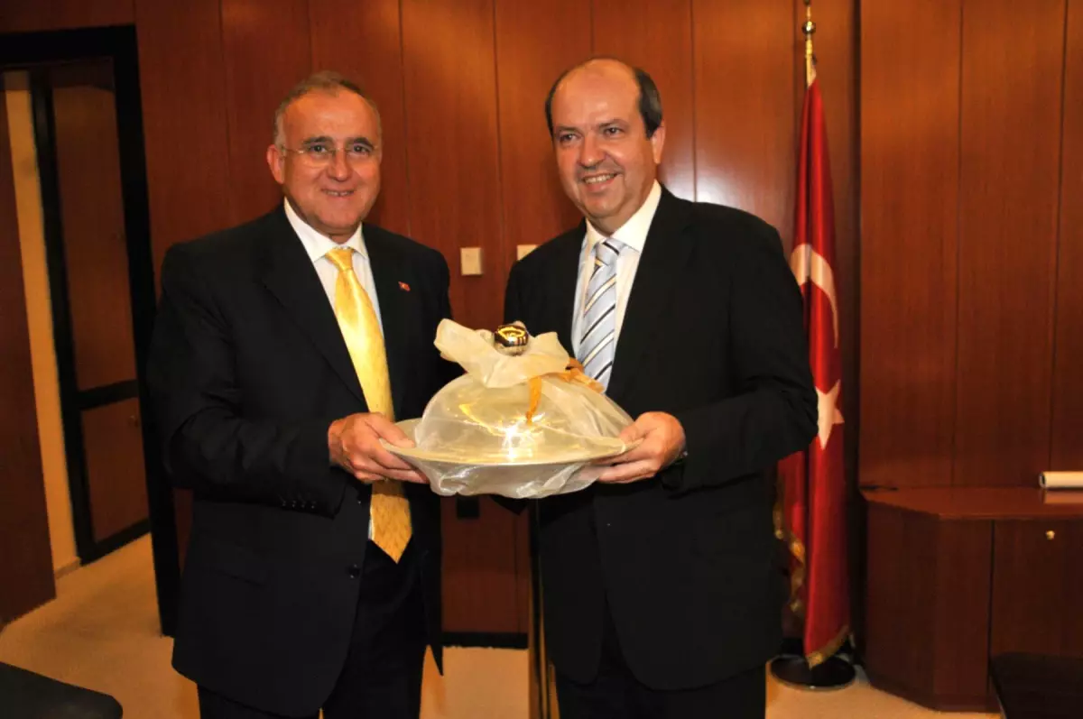 Başkan Güzelbey’den Kardeş Şehir Temsilcilerine Teşekkür Plaketi