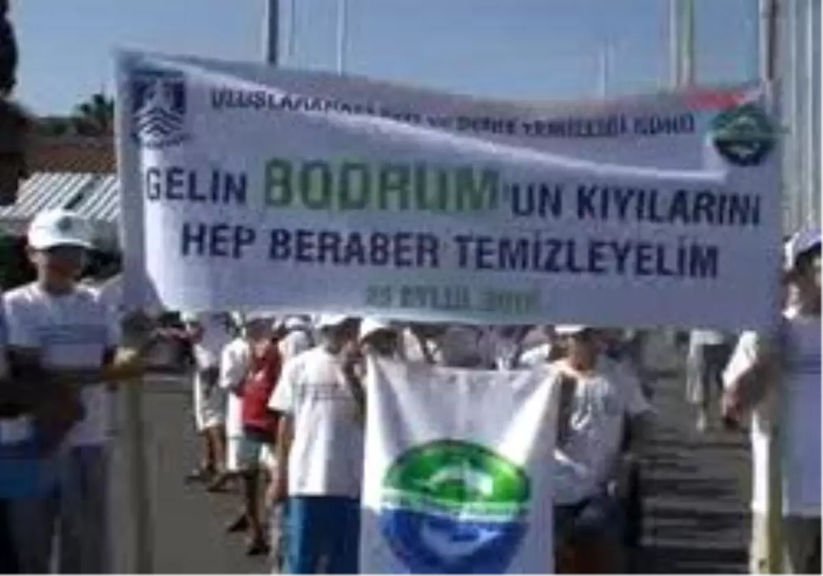 Bodrum´Da Sahil Ve Deniz Dibinden 250 Torba Çöp Toplandı
