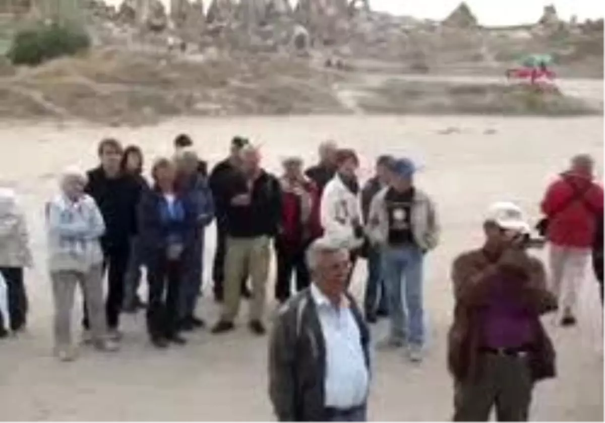 Nevşehir - Kapadokya´Da Şairlerin Balonda Pastalı Sanat Yılı Kutlaması