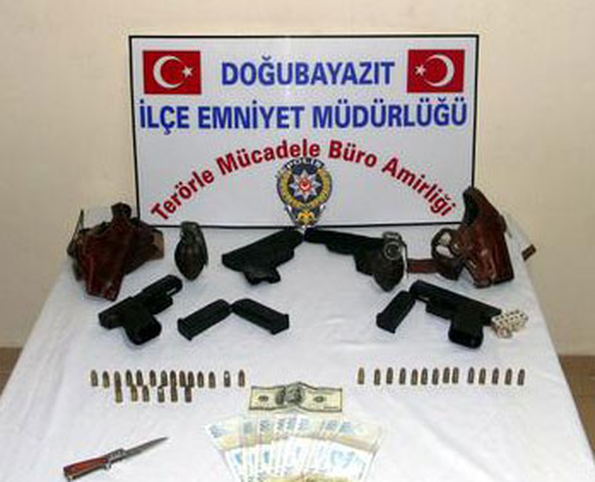 Ağrı\'da İki Terörist Yakalandı