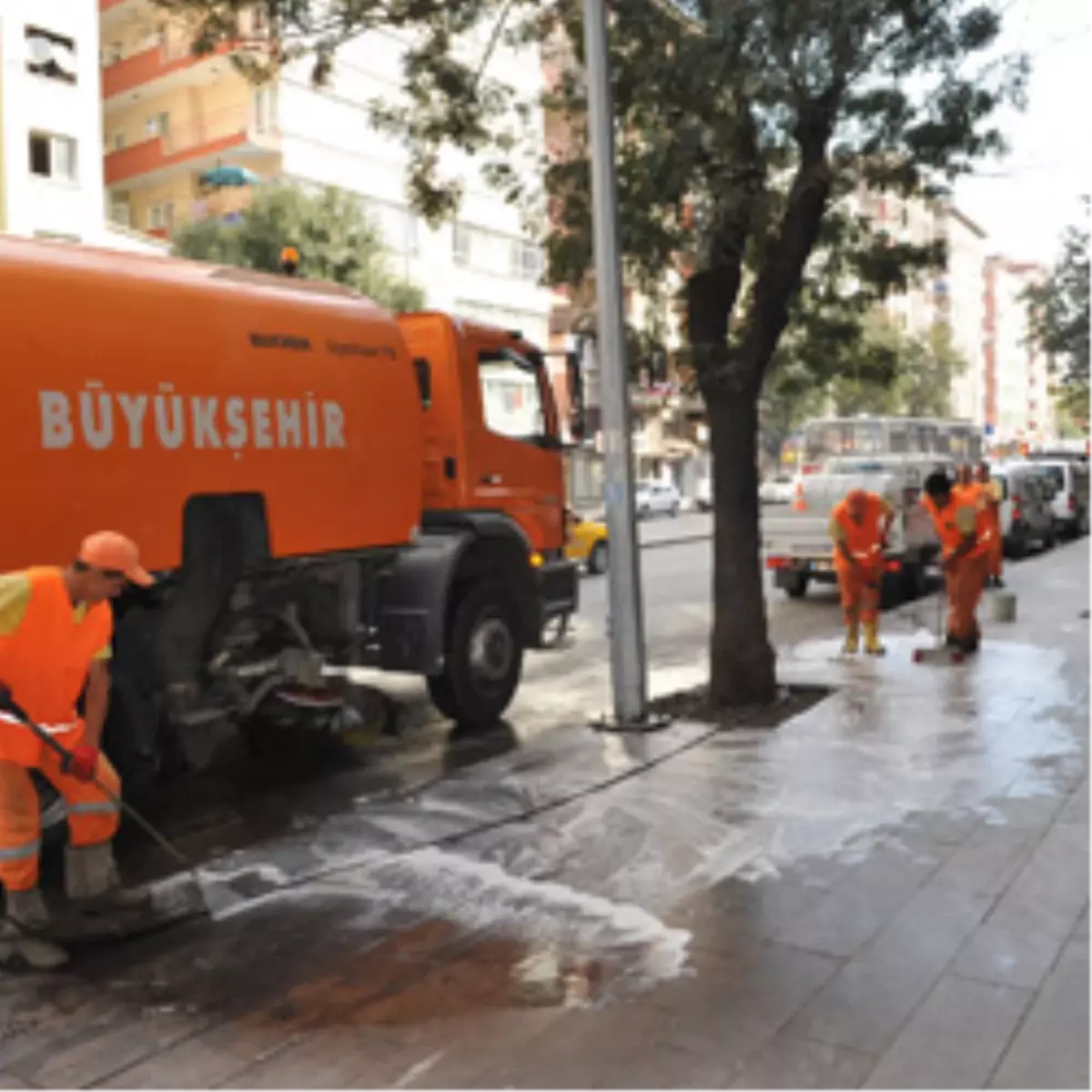 Ankara "Sonbahar Temizliği"ni Sürdürüyor