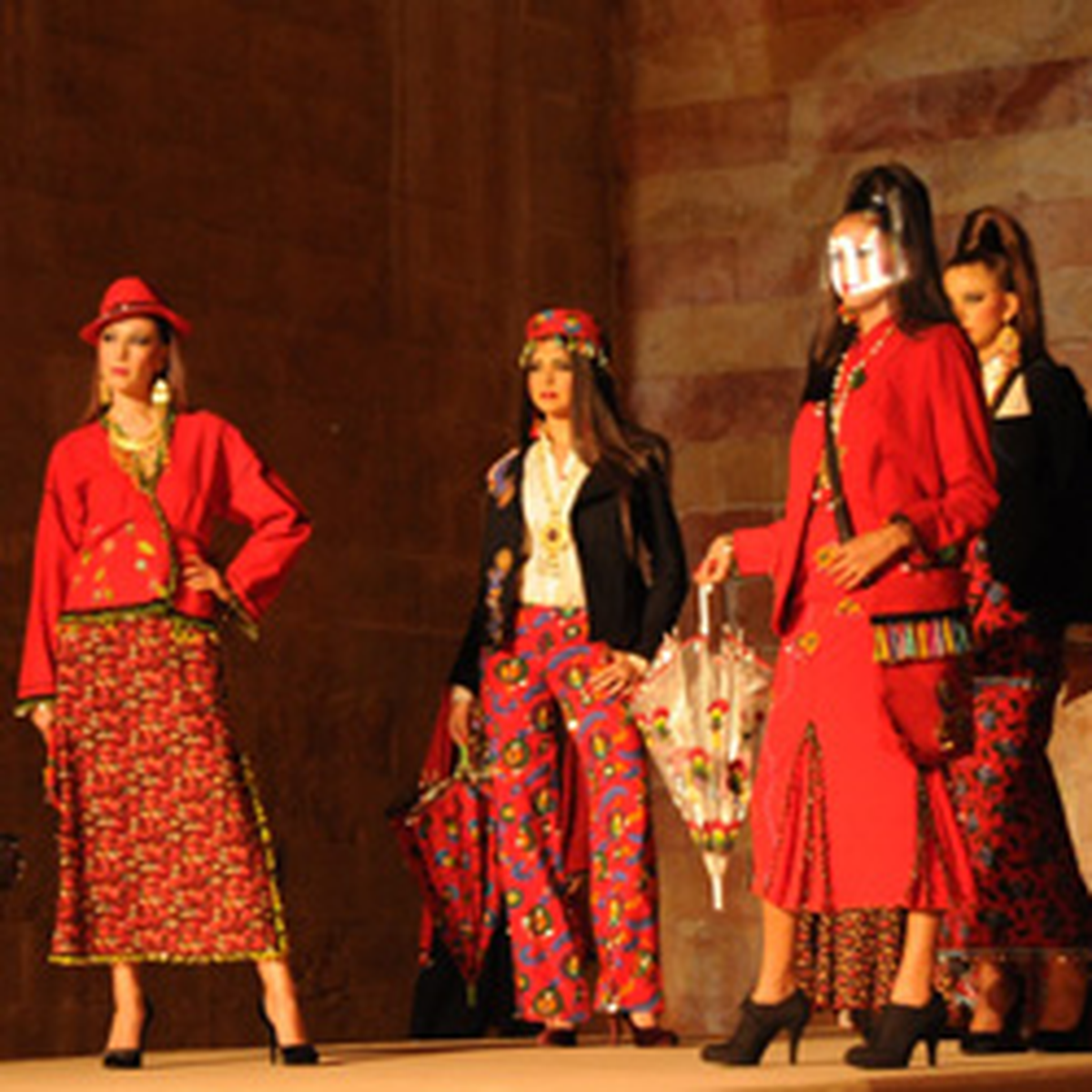 İnci, Cemil İpekçi’nin Mardin Defilesinde