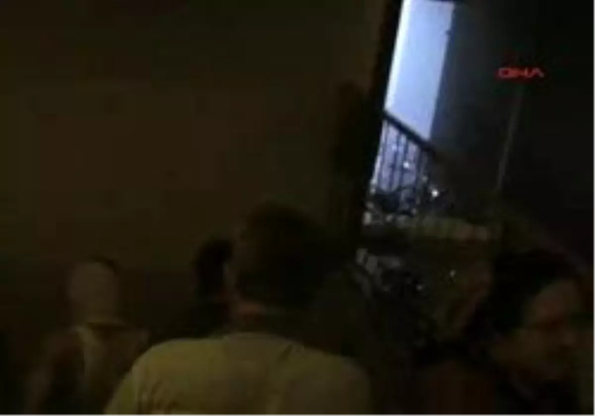 Aksaray´Da Korkutan Yangın
Mahsur Kalan Baba Ve 5 Yaşındaki Oğlunu Sivil Polis Kurtardı