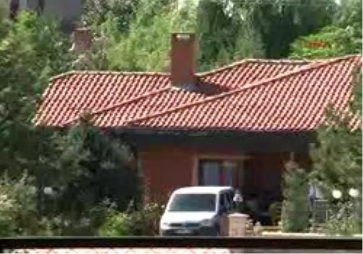 Eskişehir - Gözaltına Alınan Hanefi Avcı; "Örgüt Kendileridir, Bunları Yapanlardır"
Lojman Aranırken Konuşan Eşi Şenay Avcı, "Dağ Gibi Adamın Eşiyim" Dedi