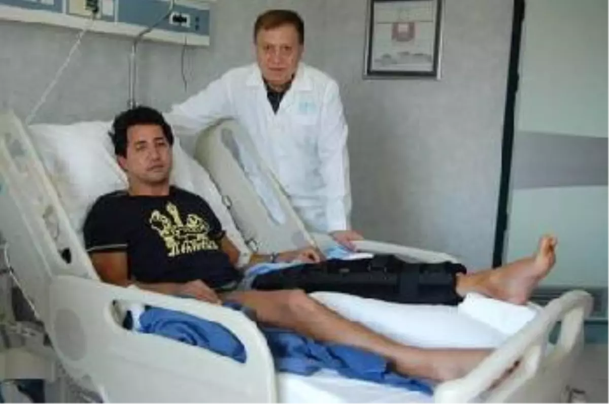 İzmir\'de İki Futbolcunun Dizine Kök Hücre Nakledildi