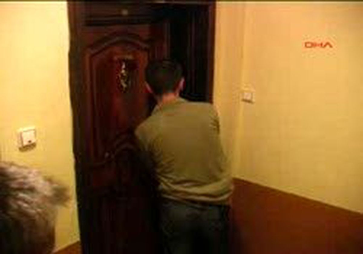 Zonguldak - Polisin 1 Saatte Açamadığı Kapıyı Hırsızlar Açtı