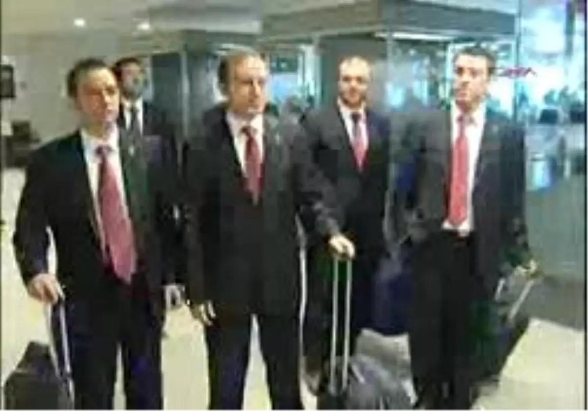 10 Yıl Sonra Şampiyonlar Ligi\'nde Maç Yöneten Cüneyt Çakır Ve Yardımcıları Yurda Döndü