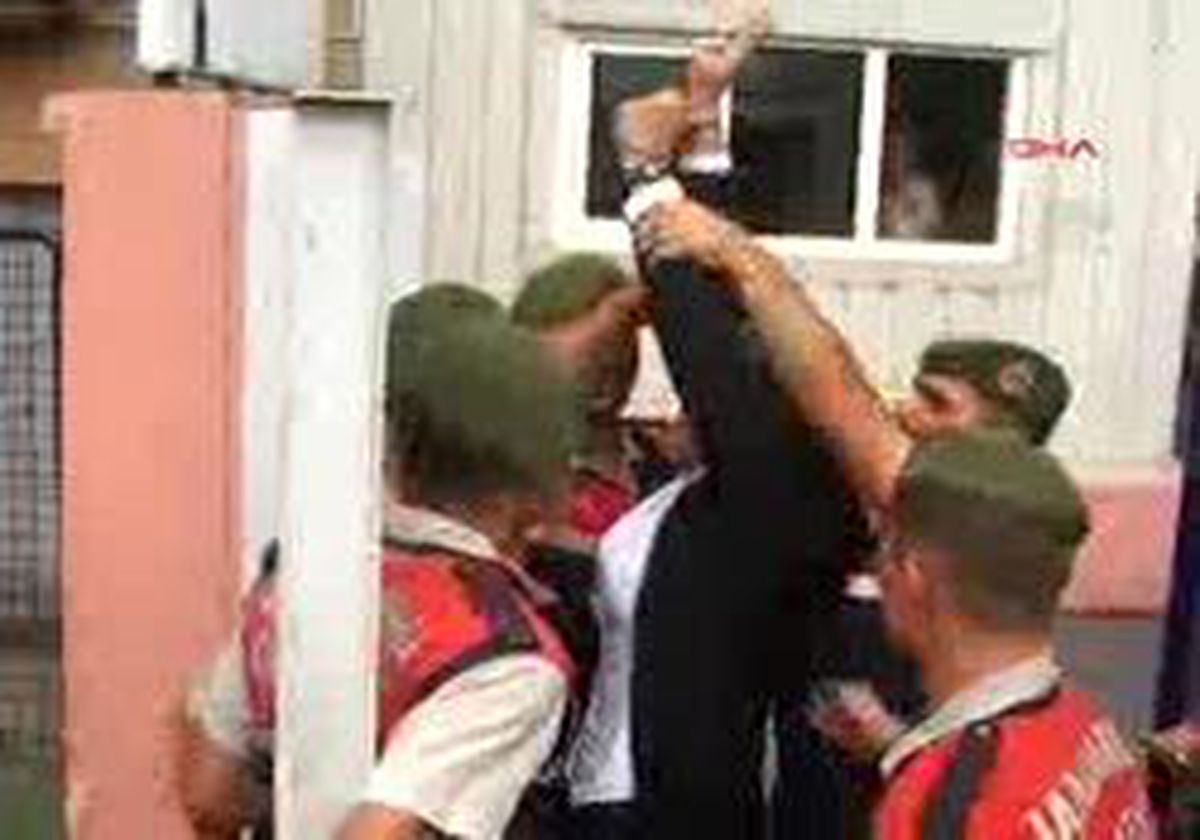 Adliye Önünde Polis Müdahalesi... (2)