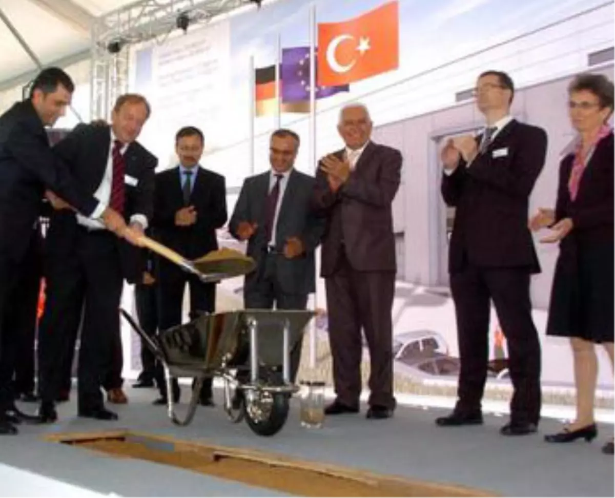 Alman Crh Group, Gebze\'de Fabrika Temeli Attı