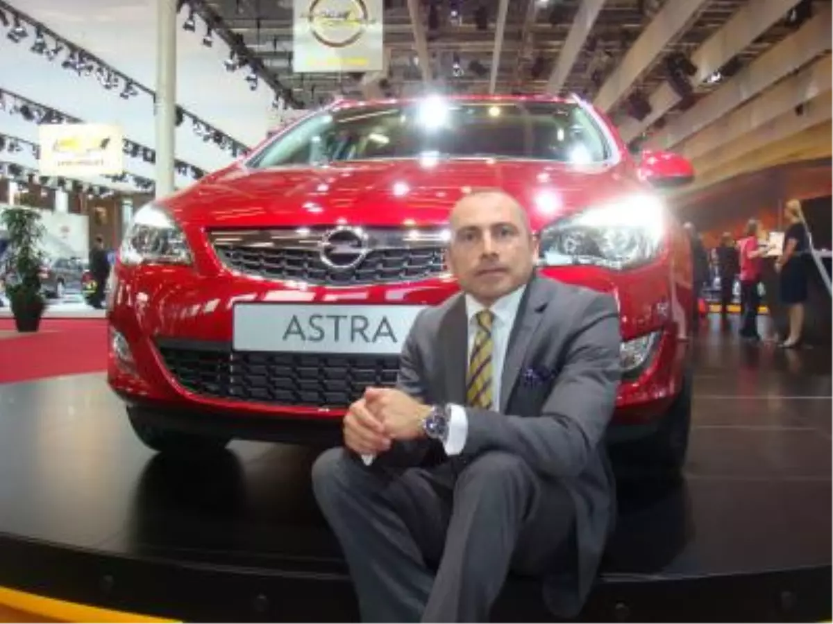 Astra Sports Tourer\'ın Dünya Lansmanı Paris\'te Yapıldı...