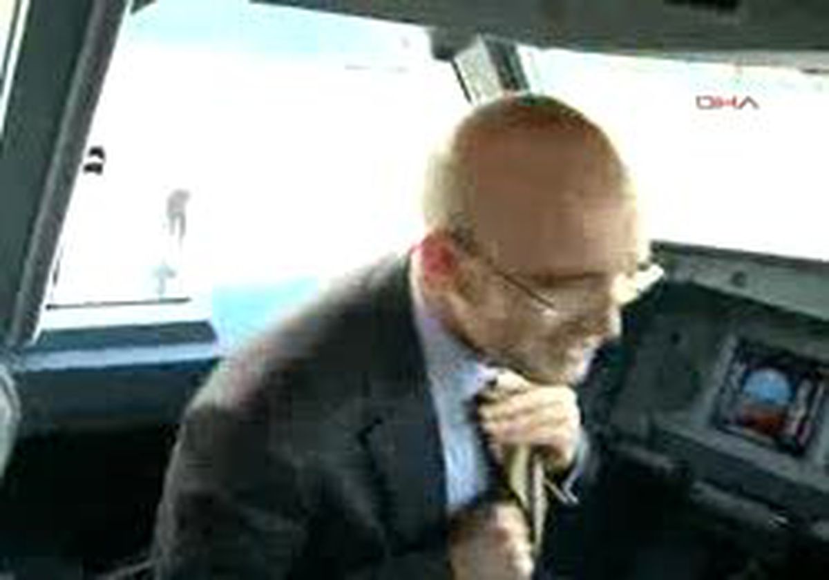 Bakan Şimşek Kokpitte....