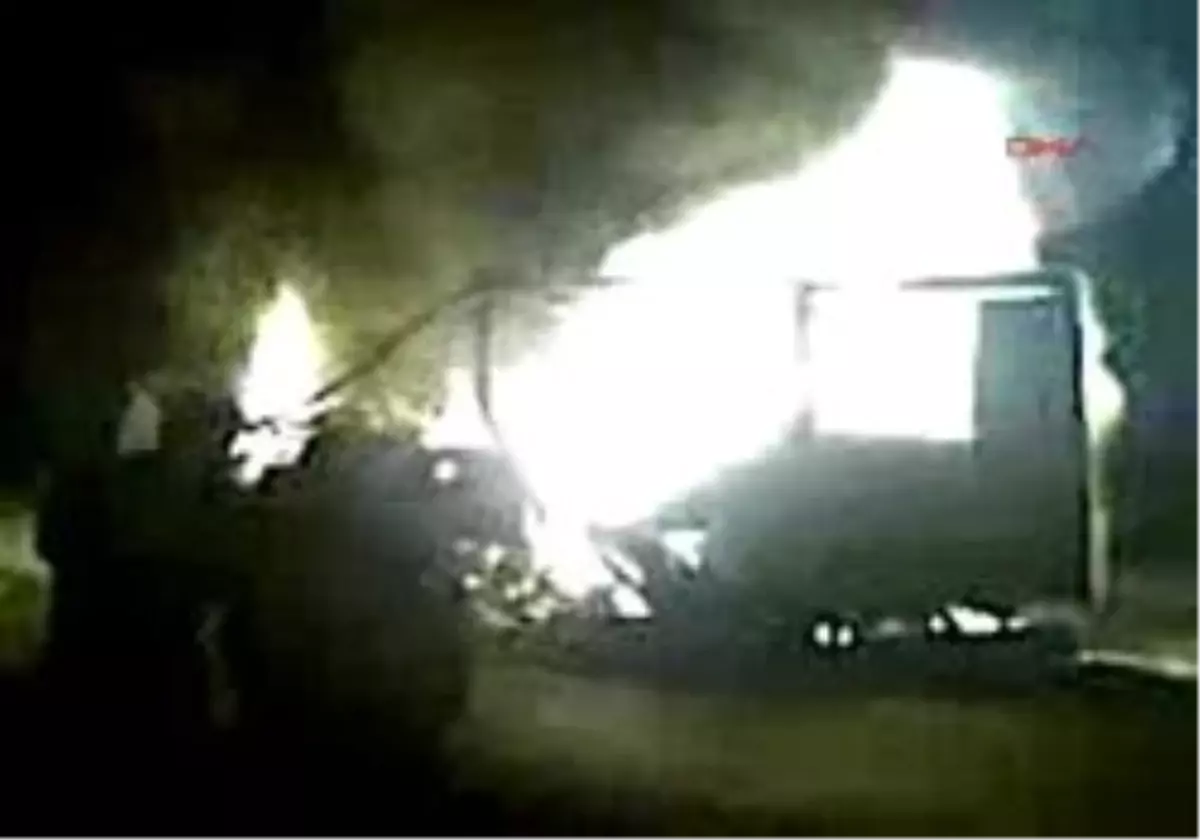 Çankırı - Tutkal Yüklü Tır´In Dorsesi Seyir Halindeyken Alev Alev Yandı